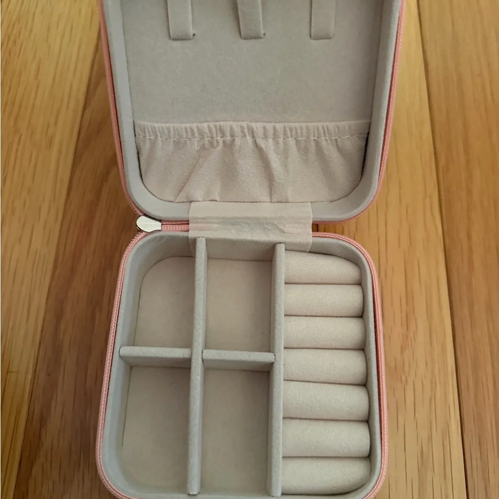 Zippered Personalized Michelle  Pink Floral Zippered Mini Jewelry Case NWOT - Picture 2 of 4